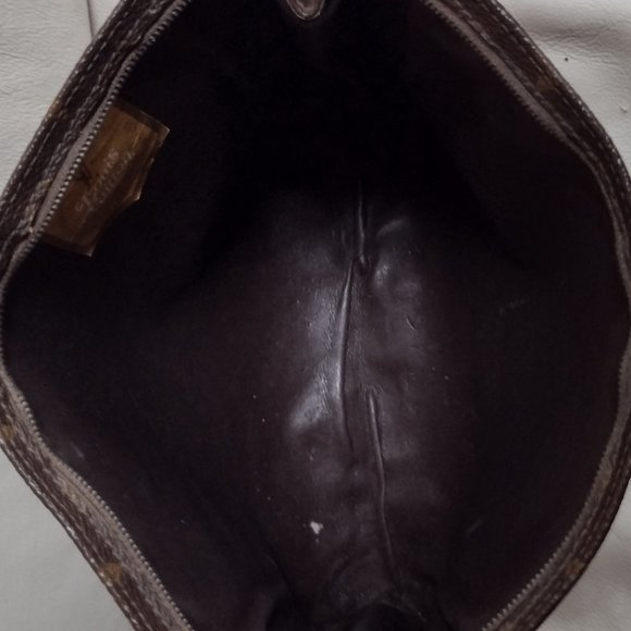 Authentic Louis Vuitton Monogram Toiletry 26 - Picture 3 of 10